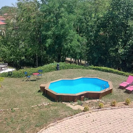 Comme Dans Un Ecrin - T2 De 50 M² Avec Jardin, Terrasse Et Piscine Vernaison