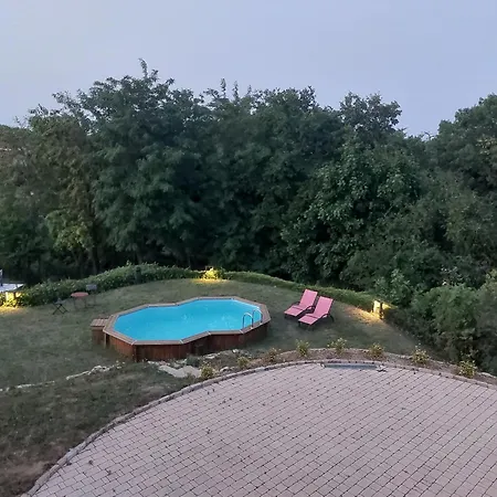 Comme Dans Un Ecrin - T2 De 50 M² Avec Jardin, Terrasse Et Piscine