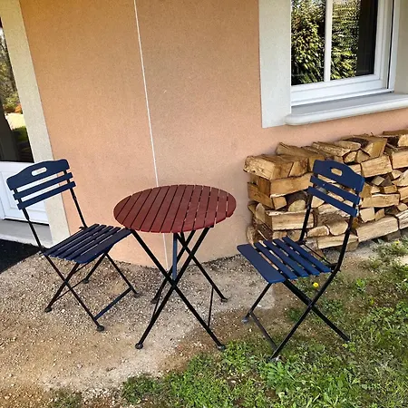 Comme Dans Un Ecrin - T2 De 50 M² Avec Jardin, Terrasse Et Piscine *